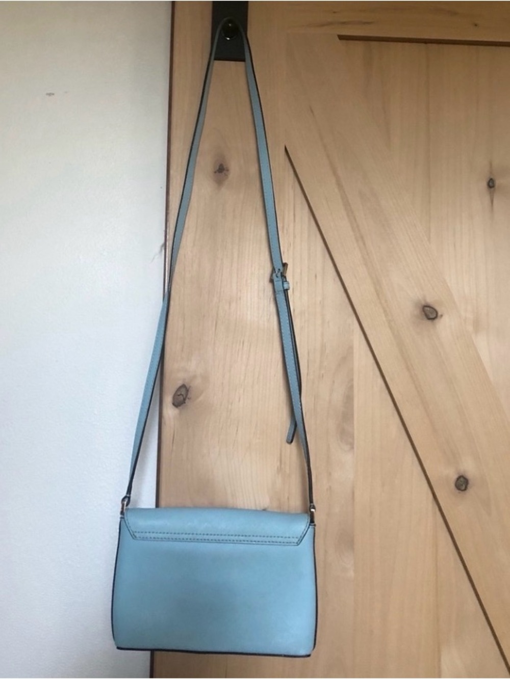 kate spade light blue leather flap clutch with gold-tone turn-lock - Picture 7 of 10